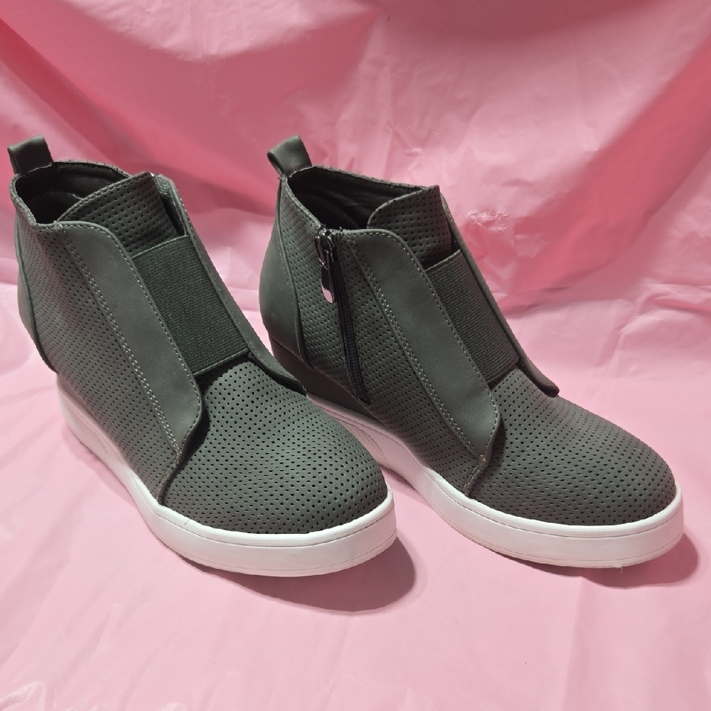 Journee Clara Women's Wedge Sneakers - Picture 3 of 10